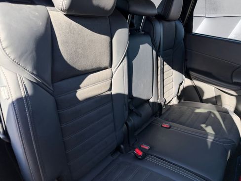 Used 2024 Mitsubishi Outlander SE image 16