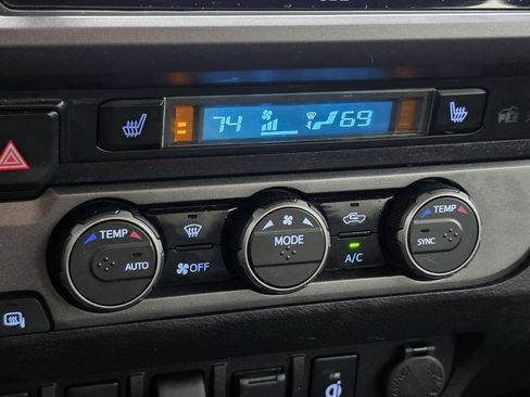 Used 2023 Toyota Tacoma TRD Off-Road w/ TRD Premium Off Road Package image 32