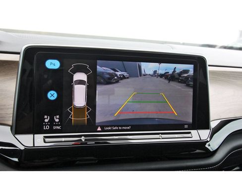 Used 2024 Volkswagen Atlas SE FWD image 22