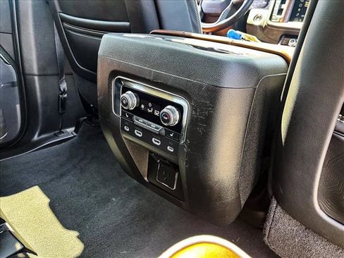 Used 2024 GMC Yukon XL Denali Ultimate AWD/4WD image 19