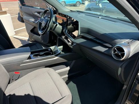 Used 2025 Chevrolet Equinox LT image 12