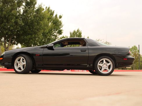 Used 1999 Chevrolet Camaro Z28 w/ SS Performance/Appearance Pkg RWD image 7