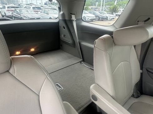 Used 2017 GMC Acadia Limited SLT FWD image 9
