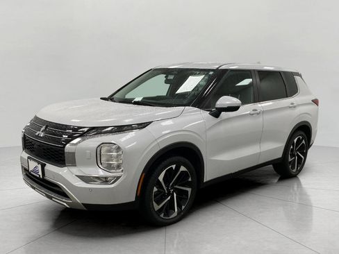 Used 2024 Mitsubishi Outlander AWD image 10