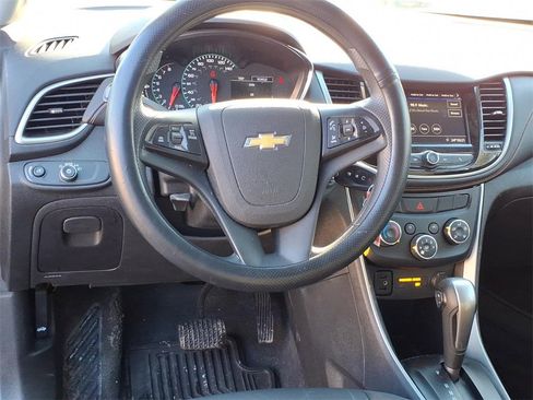 Used 2020 Chevrolet Trax LT image 16