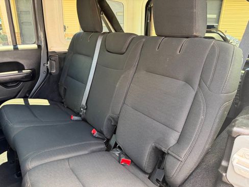 Used 2019 Jeep Wrangler Unlimited Sport S AWD/4WD image 31
