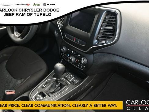 Used 2021 Jeep Cherokee Latitude FWD image 35