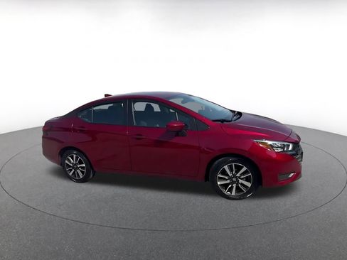 Used 2025 Nissan Versa SV image 2