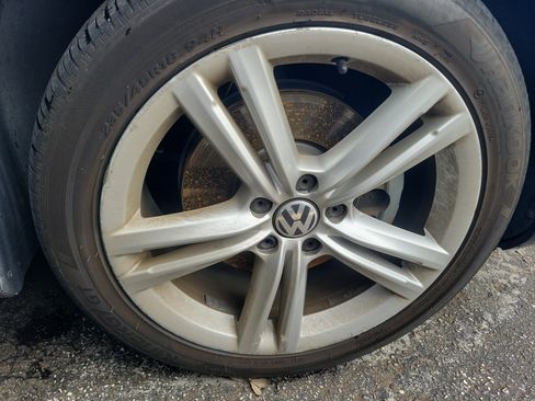 Used 2013 Volkswagen Passat TDI SE FWD image 9