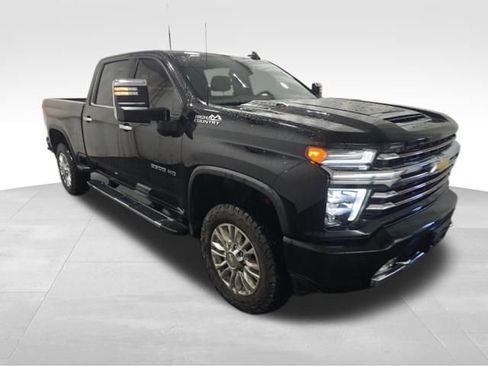Used 2022 Chevrolet Silverado 2500 High Country w/ Safety Package II image 2