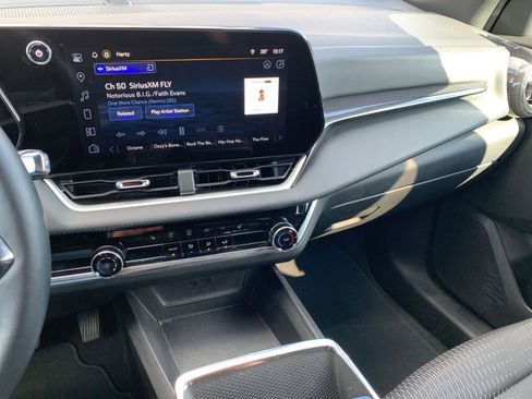 Used 2025 Chevrolet Equinox LT image 18