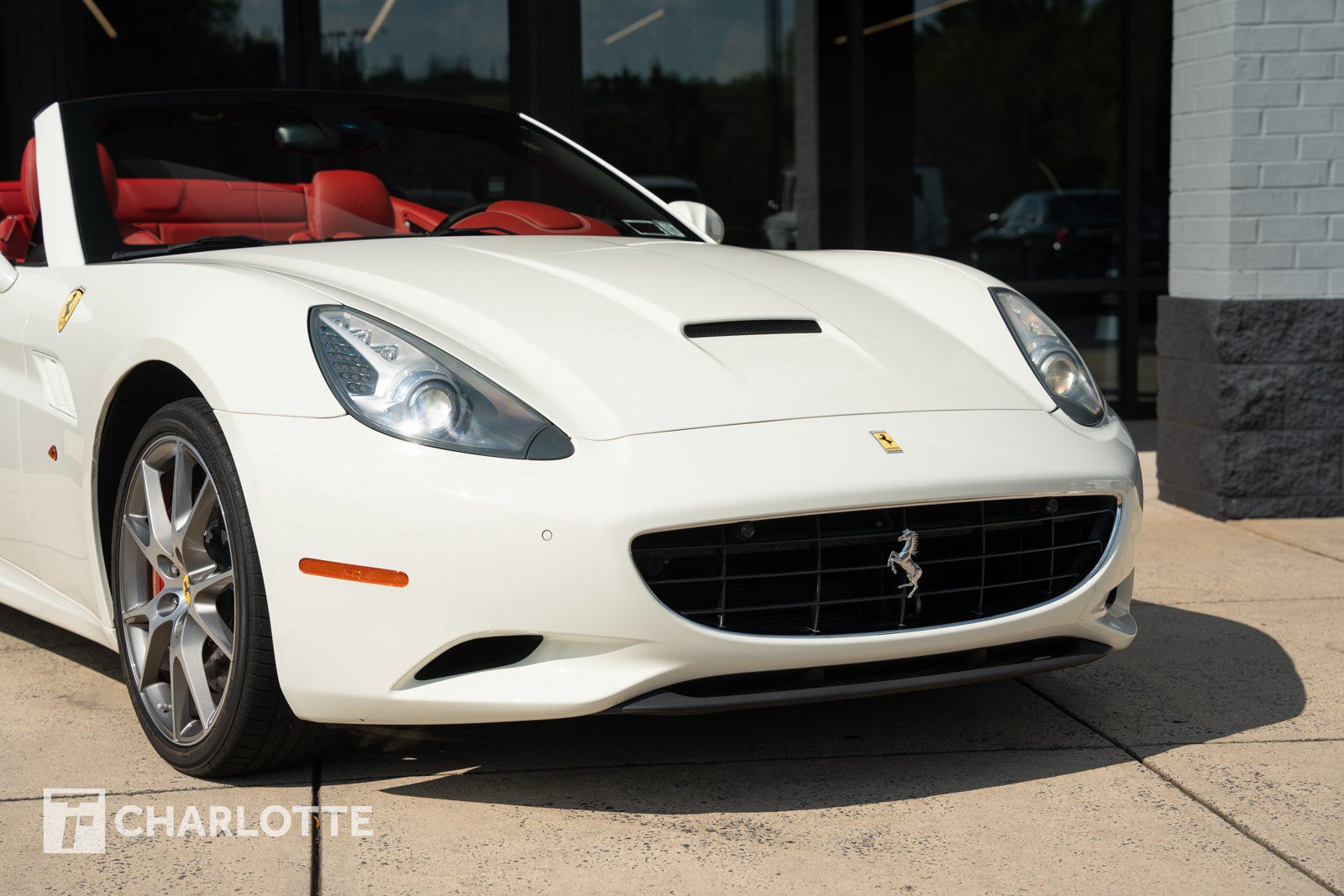 Used 2014 Ferrari California RWD image 3