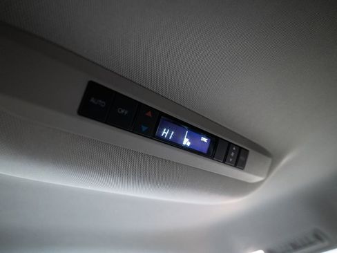 Used 2023 Toyota Sienna LE image 35