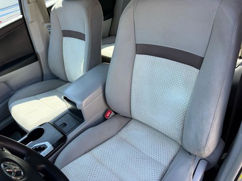 Used 2012 Toyota Camry LE image 6