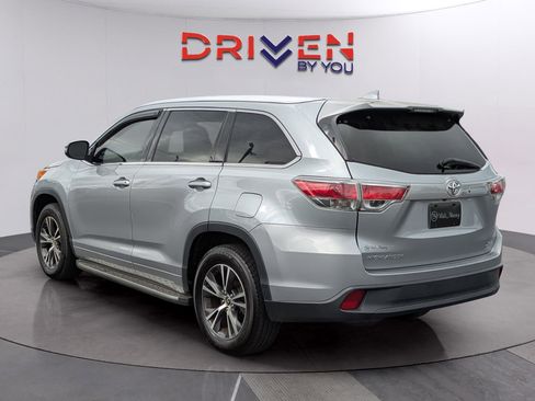 Used 2016 Toyota Highlander XLE FWD image 3