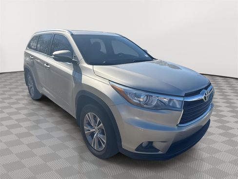 Used 2015 Toyota Highlander XLE image 4