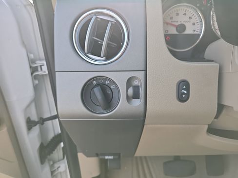 Used 2005 Ford F150 XLT RWD image 28