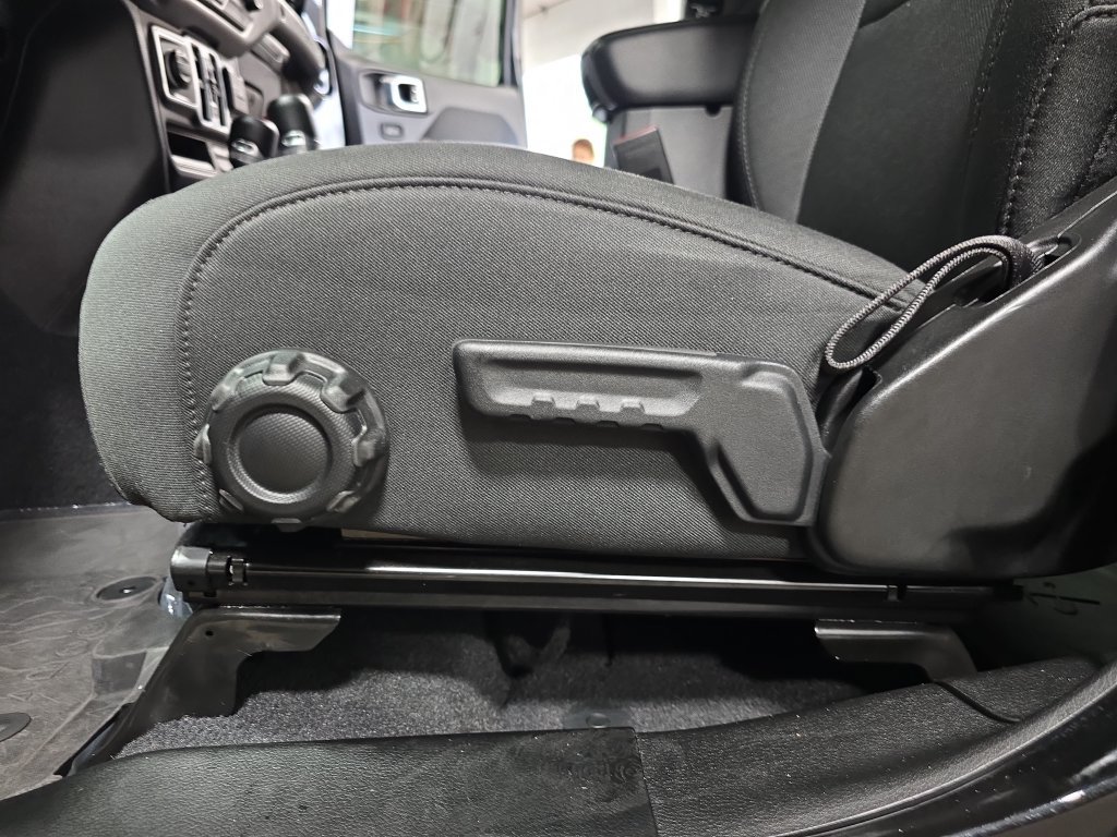 Used 2023 Jeep Wrangler Unlimited Sport AWD/4WD image 30