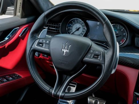 Used 2022 Maserati Quattroporte Trofeo image 12