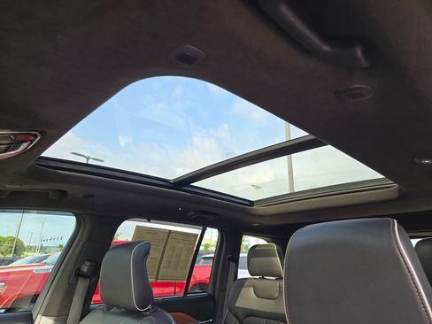 Used 2022 Jeep Grand Cherokee Summit AWD/4WD image 27