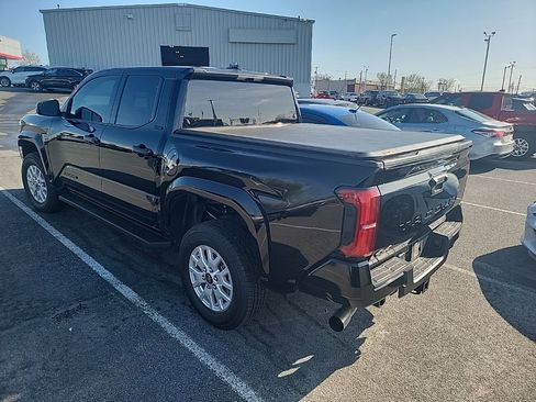 Used 2025 Toyota Tacoma SR5 image 5