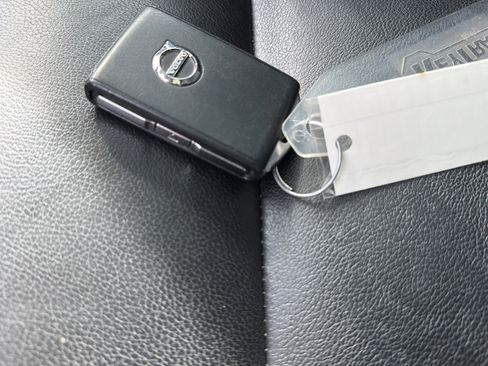 Used 2017 Volvo XC90 T5 Momentum w/ Vision Package image 36