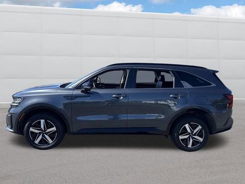 Used 2021 Kia Sorento EX image 2