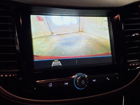 Used 2019 Chevrolet Trax LT w/ LT Convenience Package FWD image 21