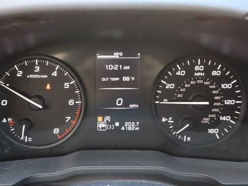 Used 2025 Subaru Crosstrek 2.0i AWD/4WD image 9