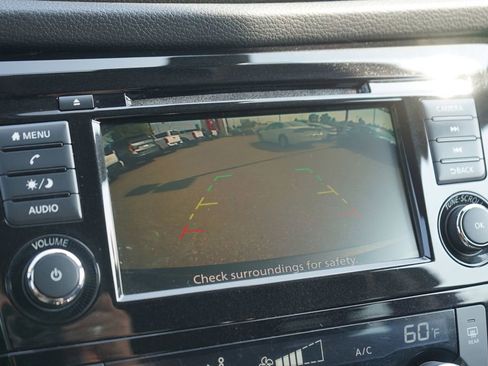 Used 2019 Nissan Rogue SV image 16