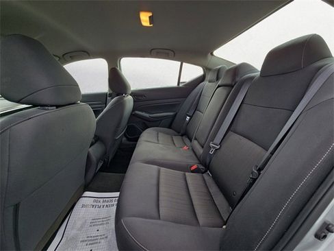 Used 2024 Nissan Altima 2.5 SV image 13