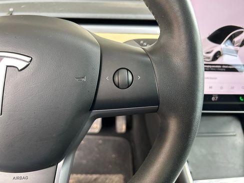 Used 2020 Tesla Model 3 Standard Range Plus image 18