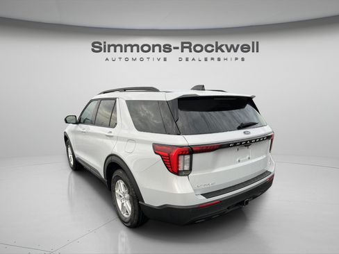 Used 2026 Ford Explorer Active AWD/4WD image 3