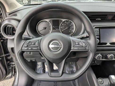 Certified 2025 Nissan Kicks Play S image 15