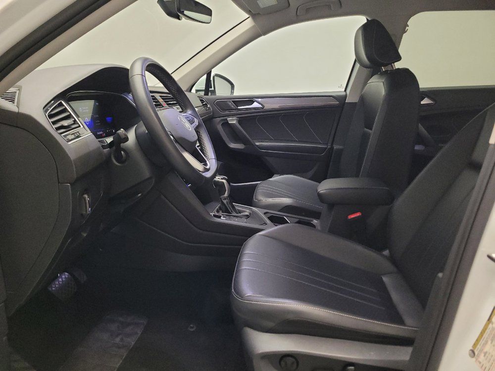 Used 2024 Volkswagen Tiguan SE FWD image 17