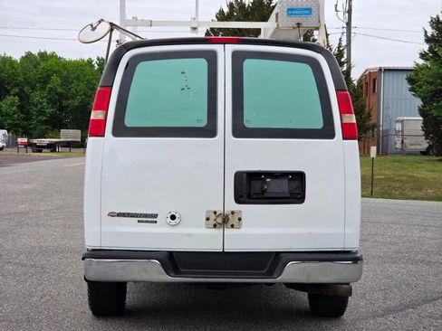 Used 2014 Chevrolet Express 3500 w/ Chrome Appearance Package RWD image 4
