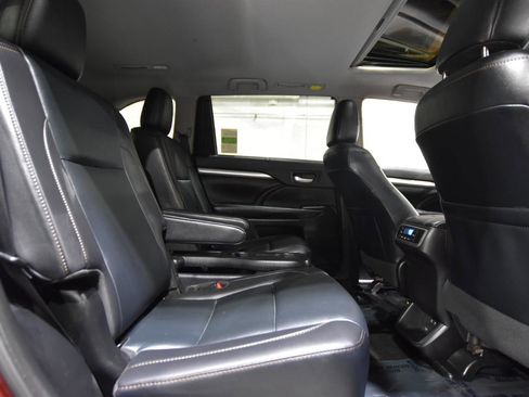 Used 2019 Toyota Highlander XLE AWD/4WD image 43