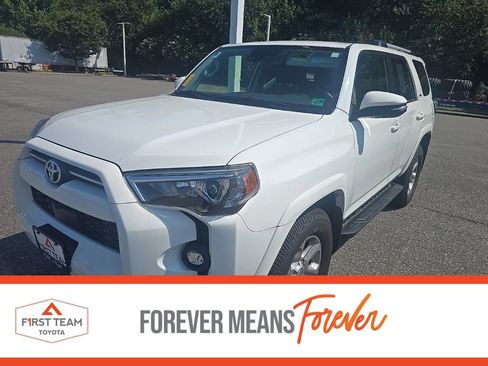 Used 2022 Toyota 4Runner SR5 Premium w/ Moonroof Package AWD/4WD image 1