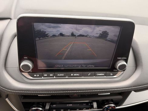 Used 2025 Nissan Rogue SV FWD image 16