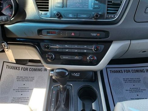 Used 2016 Kia Sedona LX w/ LX Convenience Package FWD image 17