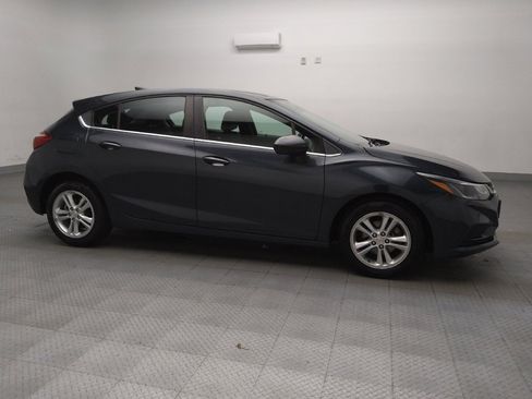 Used 2018 Chevrolet Cruze LT image 11