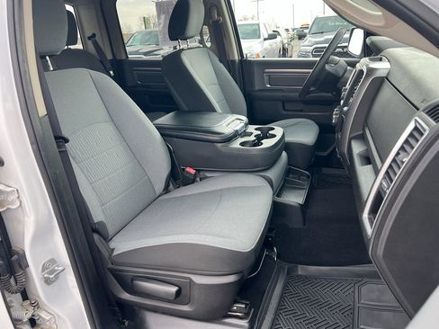 Used 2021 RAM 1500 Classic SLT AWD/4WD image 17