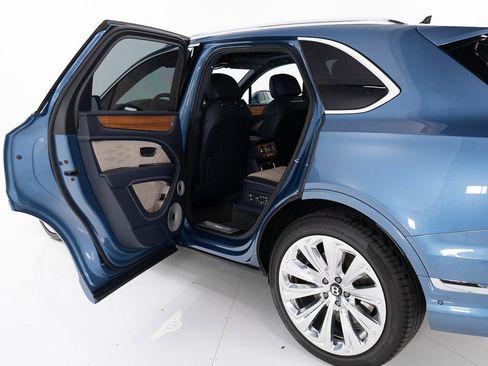 Certified 2025 Bentley Bentayga image 20