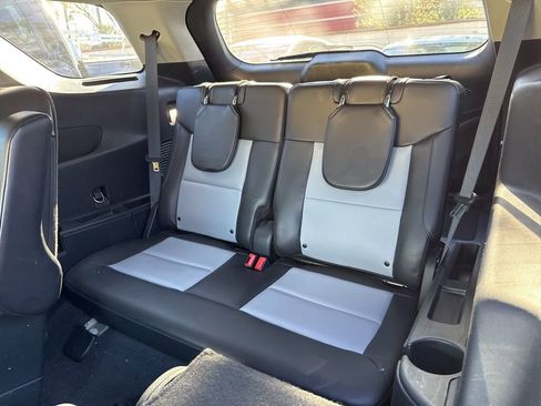 Used 2022 Ford Explorer XLT w/ Equipment Group 202A image 18