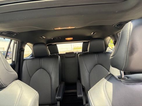 Used 2022 Toyota Highlander XSE AWD/4WD image 46