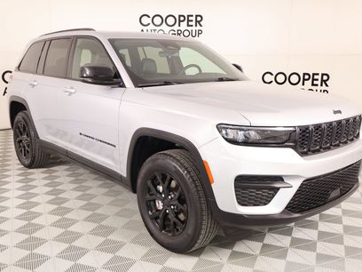 Used 2025 Jeep Grand Cherokee Altitude