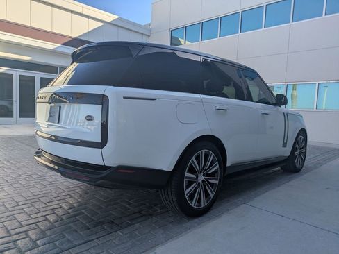 Used 2023 Land Rover Range Rover SE image 5