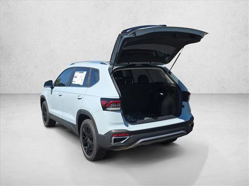 New 2026 Volkswagen Taos SE FWD image 3