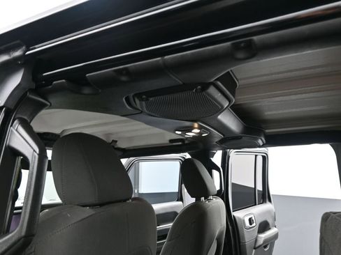 Used 2023 Jeep Gladiator Overland image 11