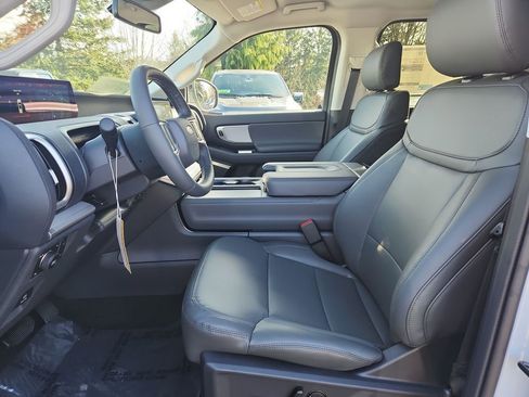 New 2026 Ford Expedition Active image 13